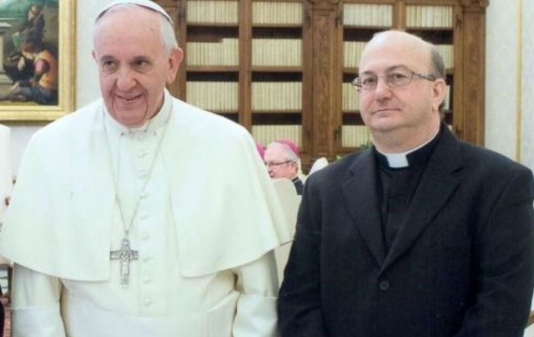 Les postures sobre les unions civils d'homosexuals del Papa Francesc i la del Bisbe Francesc Conesa semblen divergir. Les postures sobre les unions civils d'homosexuals del Papa Francesc i la del Bisbe Francesc Conesa semblen divergir.