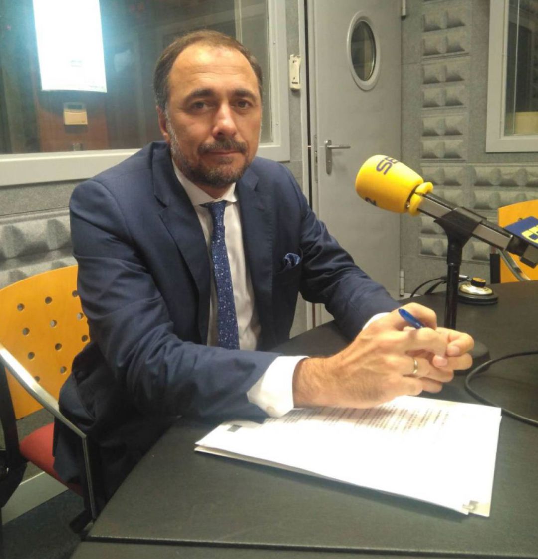 El conselleiro de Sanidade durante una visita a Radio Vigo Cadena SER El conselleiro de Sanidade durante una visita a Radio Vigo Cadena SER