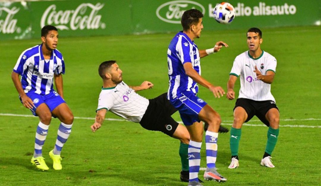 Cejudo intenta una chilena en el amistoso ante el Alavés B Cejudo intenta una chilena en el amistoso ante el Alavés B