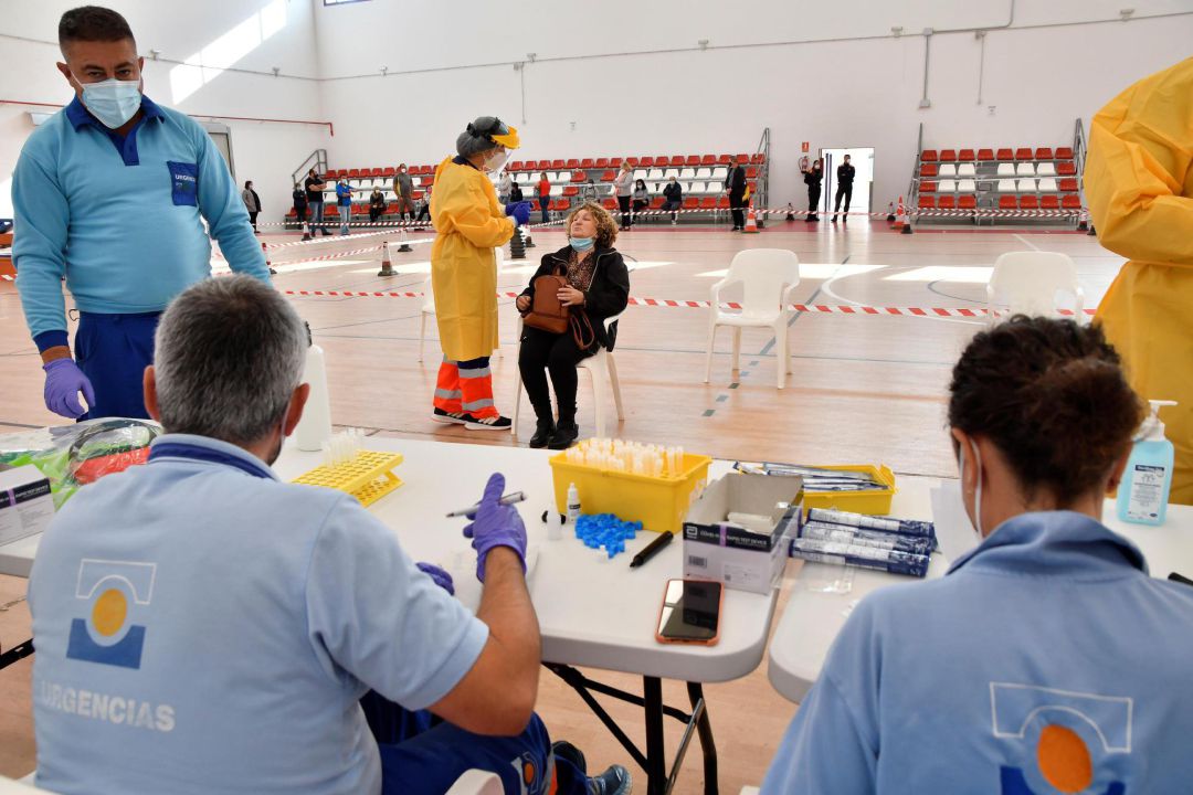 Un momento del cribado poblacional en el municipio de Los Gallardos (Almería) Un momento del cribado poblacional en el municipio de Los Gallardos (Almería)