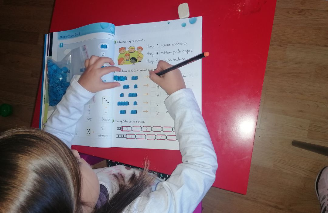Cele acaba de comenzar el primer curso de Primaria Cele acaba de comenzar el primer curso de Primaria