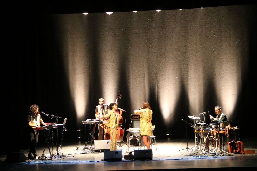 Concert de Paula Grande i Anna Ferrer al teatre Conservatori de Manresa Concert de Paula Grande i Anna Ferrer al teatre Conservatori de Manresa