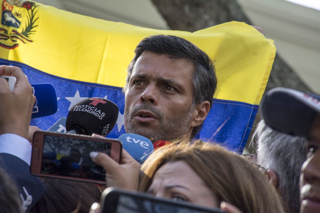 Leopoldo López, en una imagen de archivo donde atiende a los medios de comunicación Leopoldo López, en una imagen de archivo donde atiende a los medios de comunicación