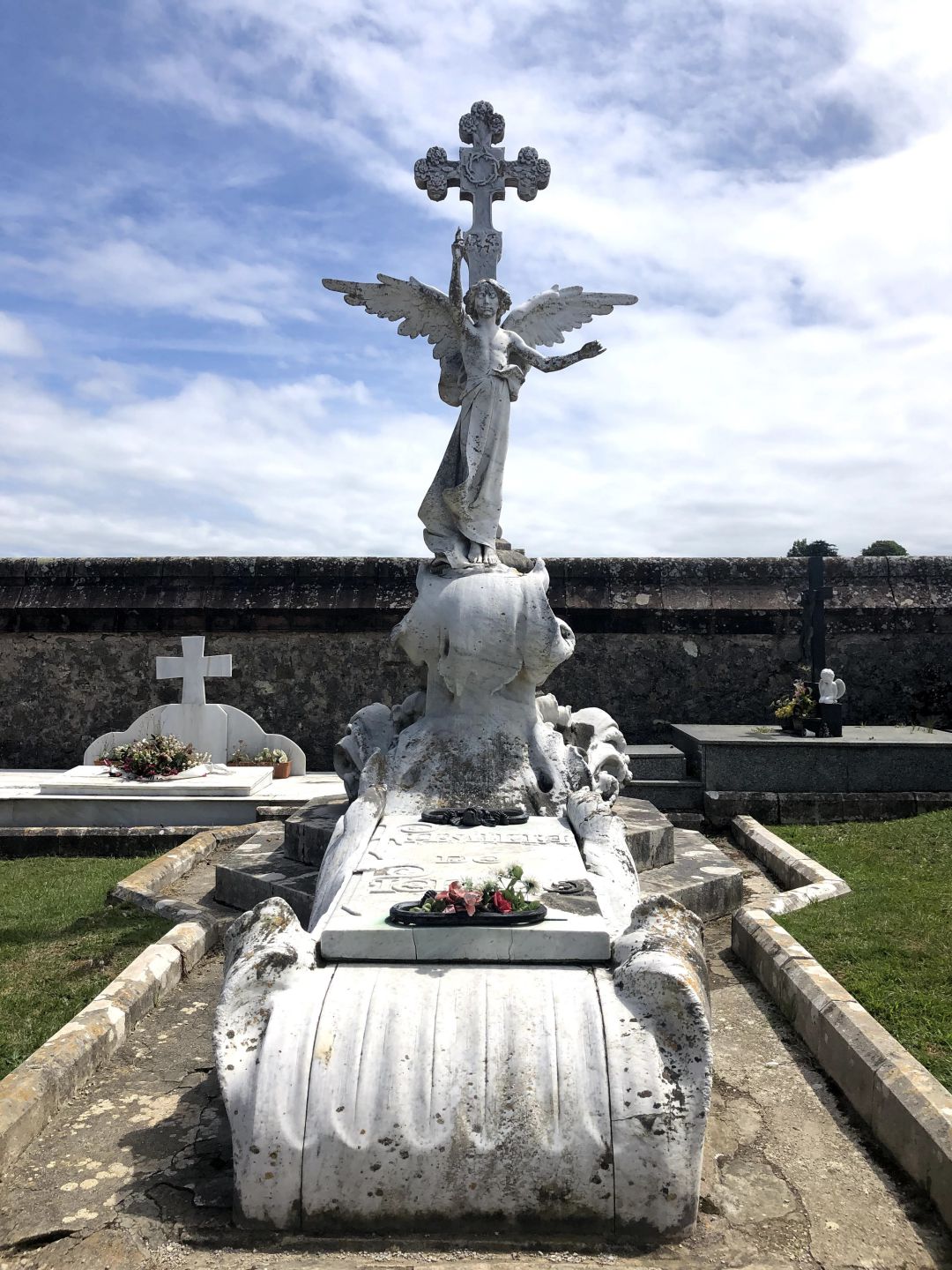 Archivo: Cementerio de Comillas Archivo: Cementerio de Comillas