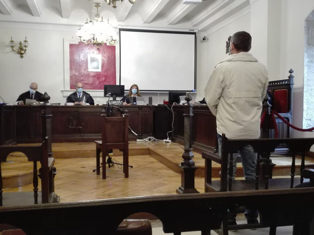 El acusado, en un momento del juicio oral El acusado, en un momento del juicio oral
