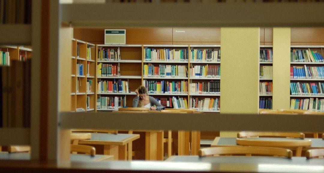 Los servicios que presta la biblioteca general del campus de Cuenca están más orientados a las comunidad universitaria. Los servicios que presta la biblioteca general del campus de Cuenca están más orientados a las comunidad universitaria.