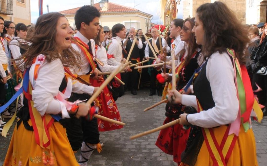 Paloteos en las fiestas de San Sebastián de 2013 en Villalba del Rey (Cuenca). Paloteos en las fiestas de San Sebastián de 2013 en Villalba del Rey (Cuenca).