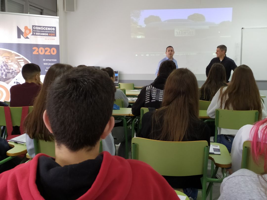 Una de las charlas de 'Conócenos' en un instituto Una de las charlas de 'Conócenos' en un instituto
