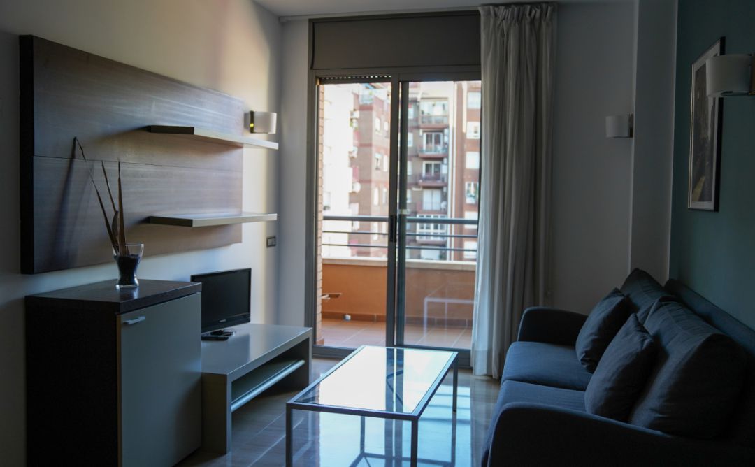 Només cinc propietaris han cedit 22 apartaments turístics perquè tinguin un ús social durant els propers anys. Només cinc propietaris han cedit 22 apartaments turístics perquè tinguin un ús social durant els propers anys.