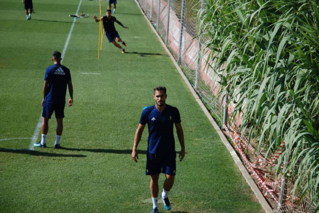 Rober Correa durante un entrenamiento en el Rosal Rober Correa durante un entrenamiento en el Rosal