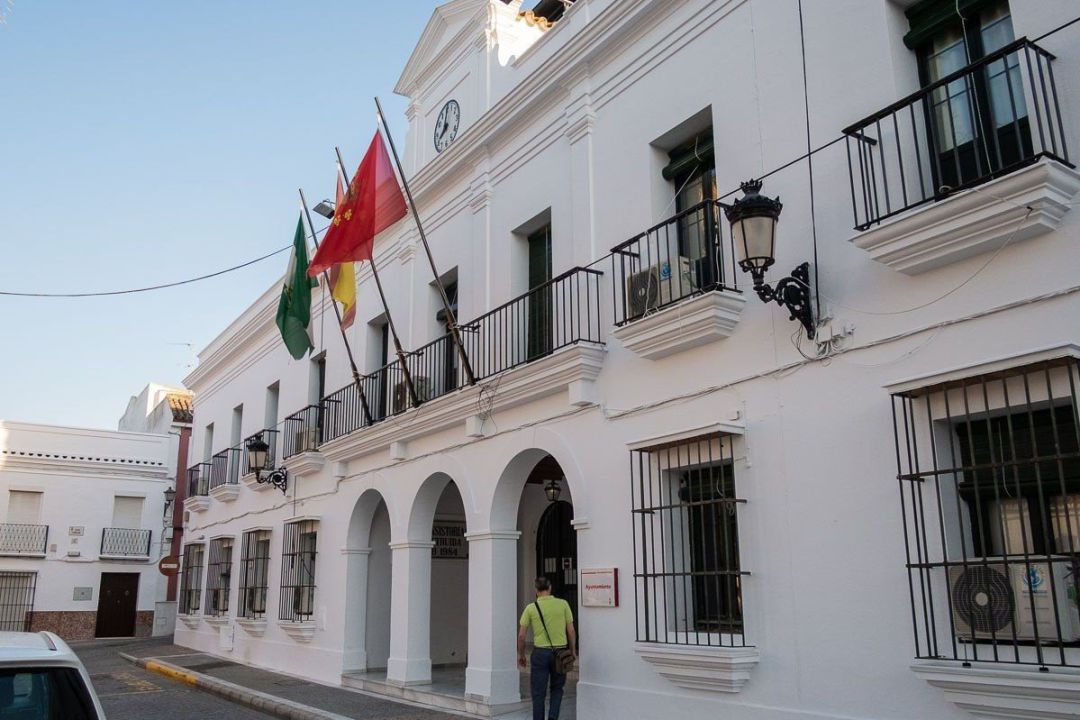 Fachada del Ayuntamiento de Trebujena (Cádiz) Fachada del Ayuntamiento de Trebujena (Cádiz)