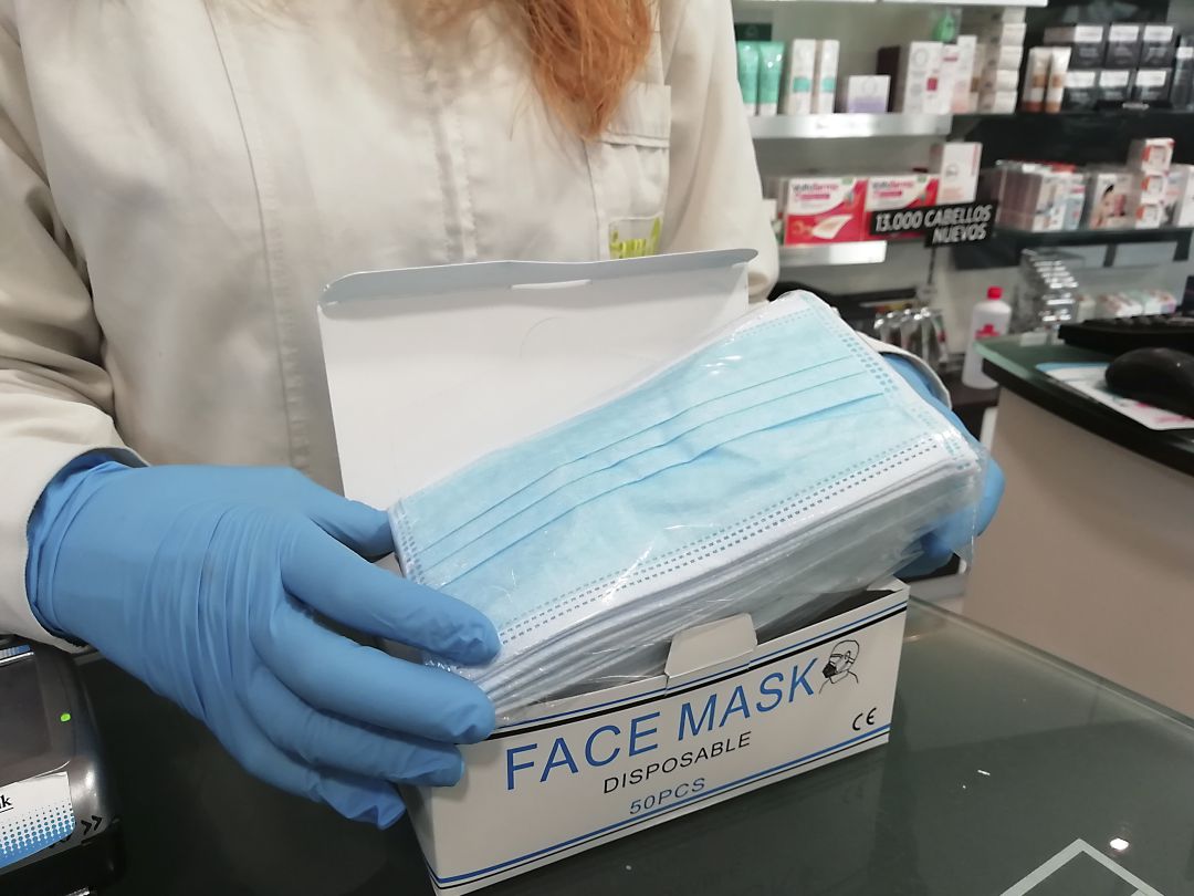 Venta de mascarillas en una farmacia de Castelló. Venta de mascarillas en una farmacia de Castelló.