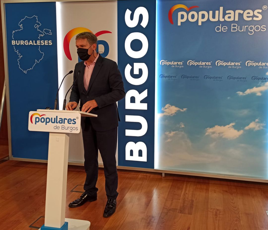El senador Javier Lacalle en su comparecencia de hoy en la sede del Partido Popular de Burgos El senador Javier Lacalle en su comparecencia de hoy en la sede del Partido Popular de Burgos