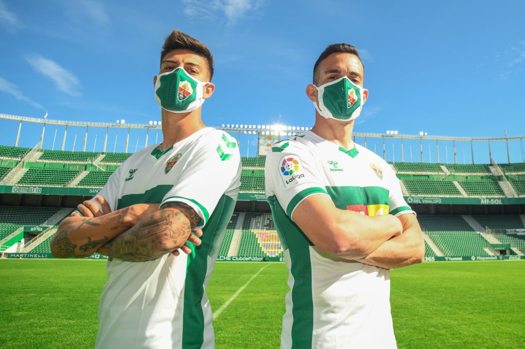Emiliano Rigoni, a la izquierda, junto a Iván Marcone en el Martínez Valero Emiliano Rigoni, a la izquierda, junto a Iván Marcone en el Martínez Valero
