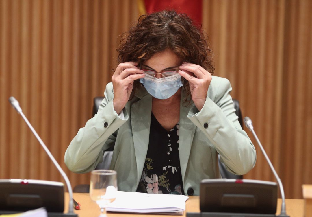 La ministra de Hacienda y Función Pública, María Jesús Montero, ofrece una rueda de prensa tras la entrega del Proyecto de Presupuestos Generales del Estado 2021 a la presidenta del Congreso los Diputados, en Madrid (España), a 28 de octubre de 2020. La ministra de Hacienda y Función Pública, María Jesús Montero, ofrece una rueda de prensa tras la entrega del Proyecto de Presupuestos Generales del Estado 2021 a la presidenta del Congreso los Diputados, en Madrid (España), a 28 de octubre de 2020.