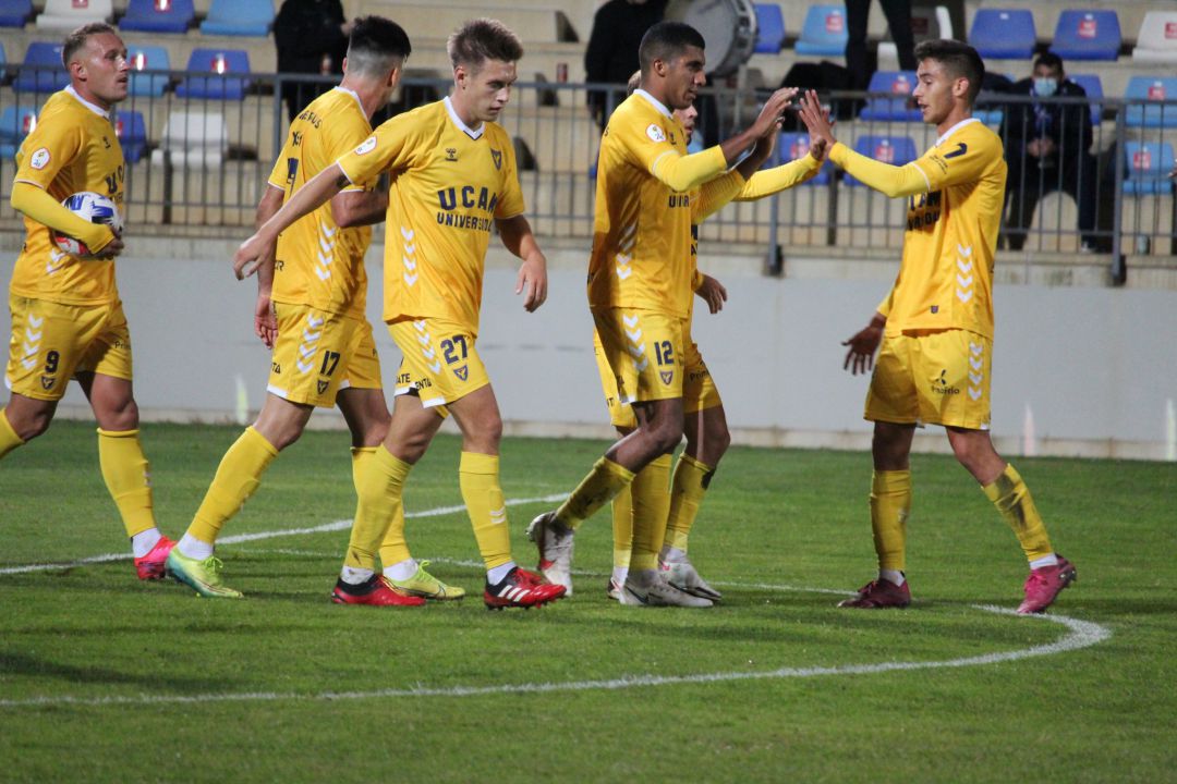 El UCAM celebra el gol de Mounir contra el Calvo Sotelo de Puertollano El UCAM celebra el gol de Mounir contra el Calvo Sotelo de Puertollano