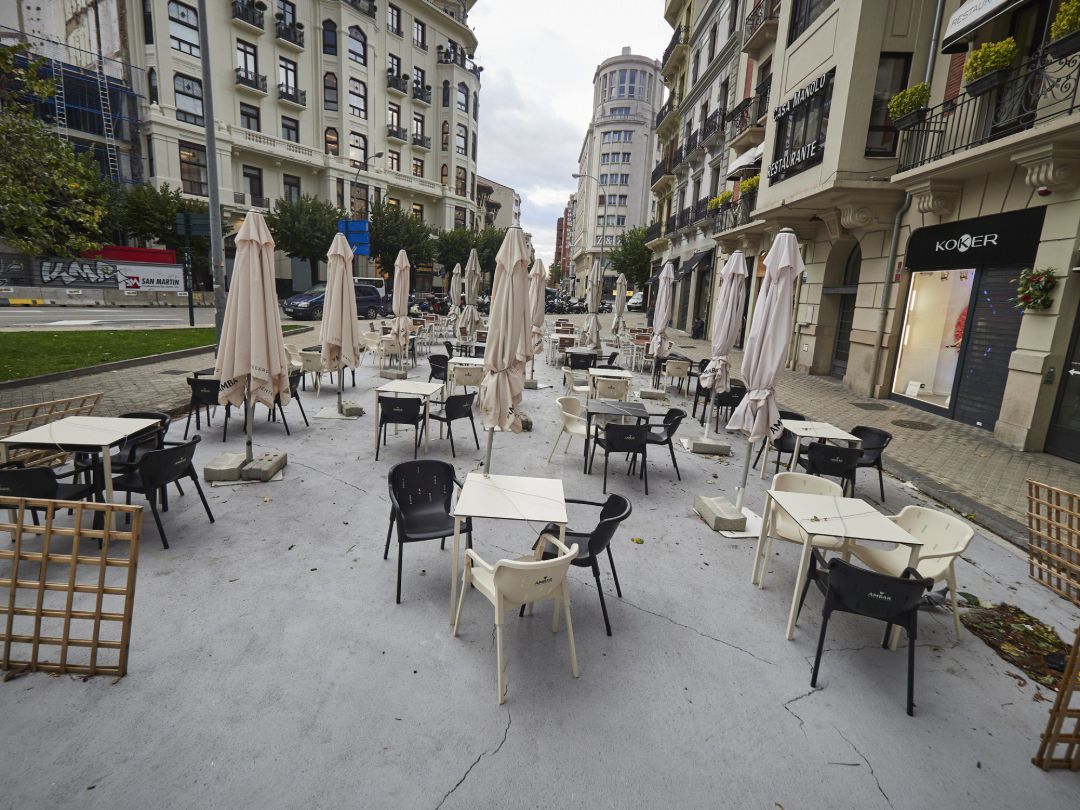Terraza cerrada y vacía en Navarra Terraza cerrada y vacía en Navarra