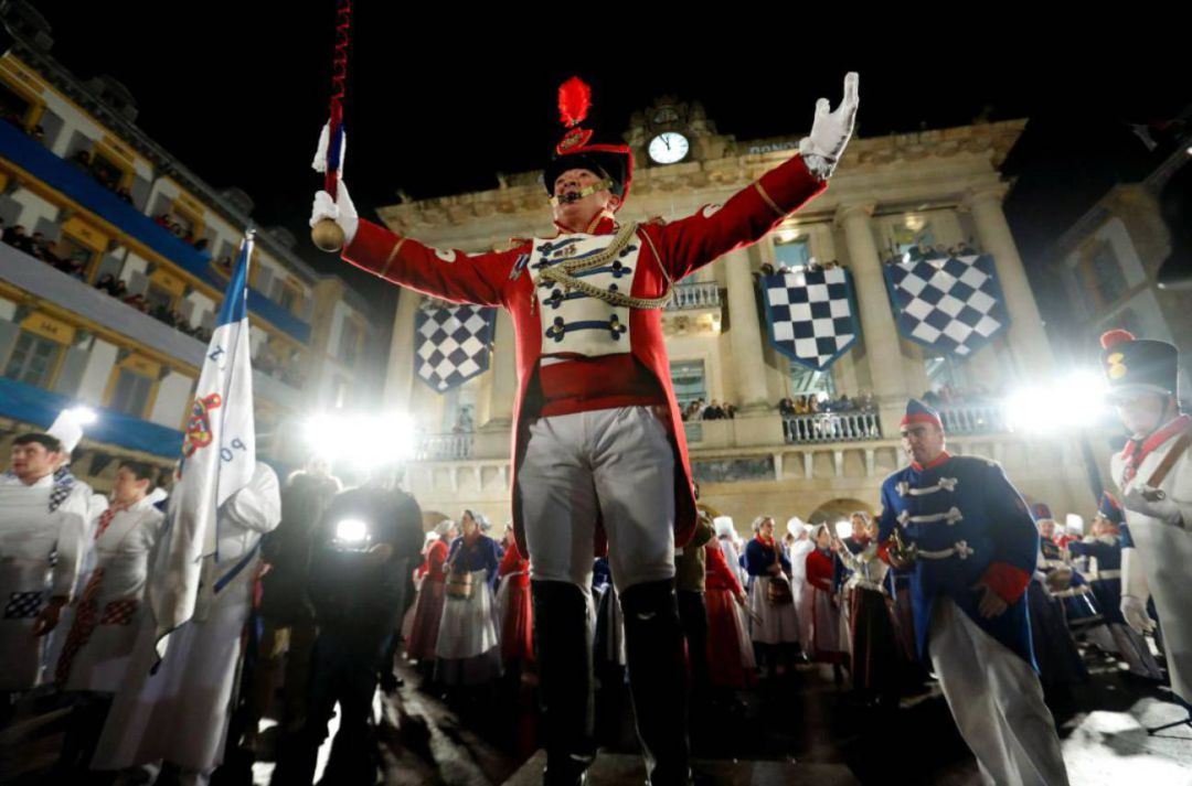 Momento de la izada de la bandera en 2019 Momento de la izada de la bandera en 2019