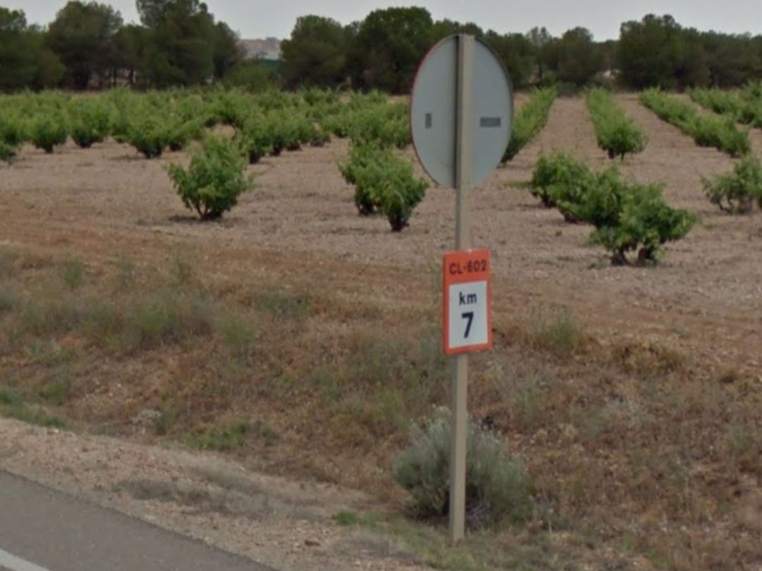 La carretera CL-602 a su paso por Toro La carretera CL-602 a su paso por Toro