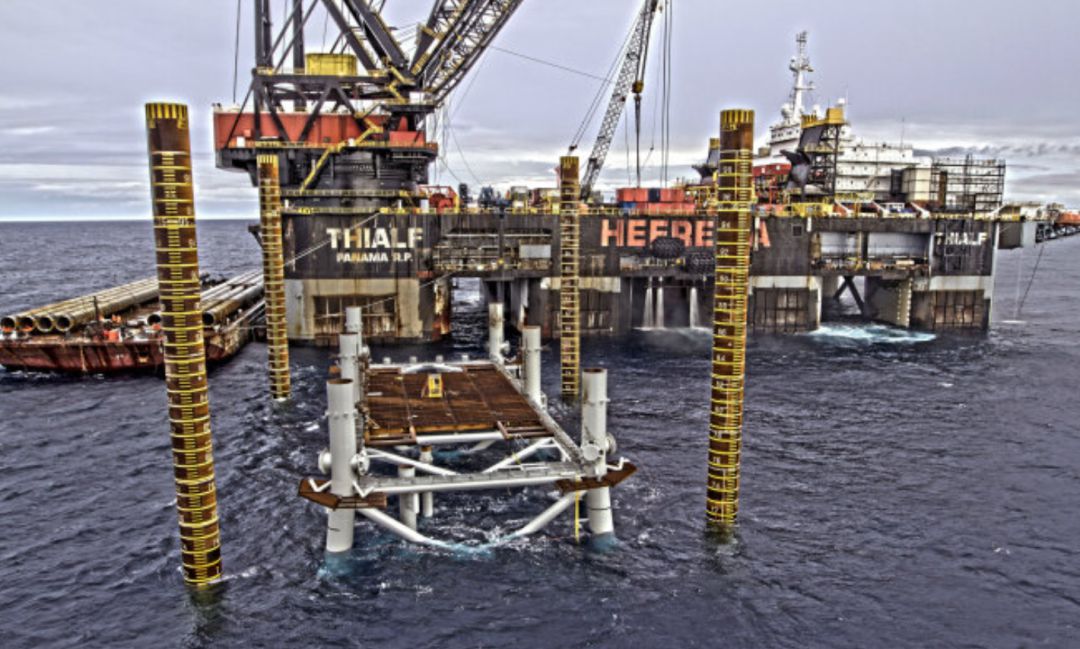 Fotografía facilitada por Gudnus.com de la instalación de los pilotes del Jacket de la plataforma de procesos del proyecto Castor frente a las costas de Vinaròs (Castellón) Fotografía facilitada por Gudnus.com de la instalación de los pilotes del Jacket de la plataforma de procesos del proyecto Castor frente a las costas de Vinaròs (Castellón)