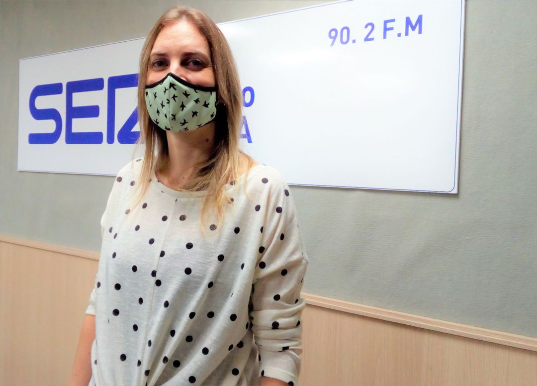 Ana Amat, trabajadora social de AMFI en Radio Elda Cadena SER Ana Amat, trabajadora social de AMFI en Radio Elda Cadena SER