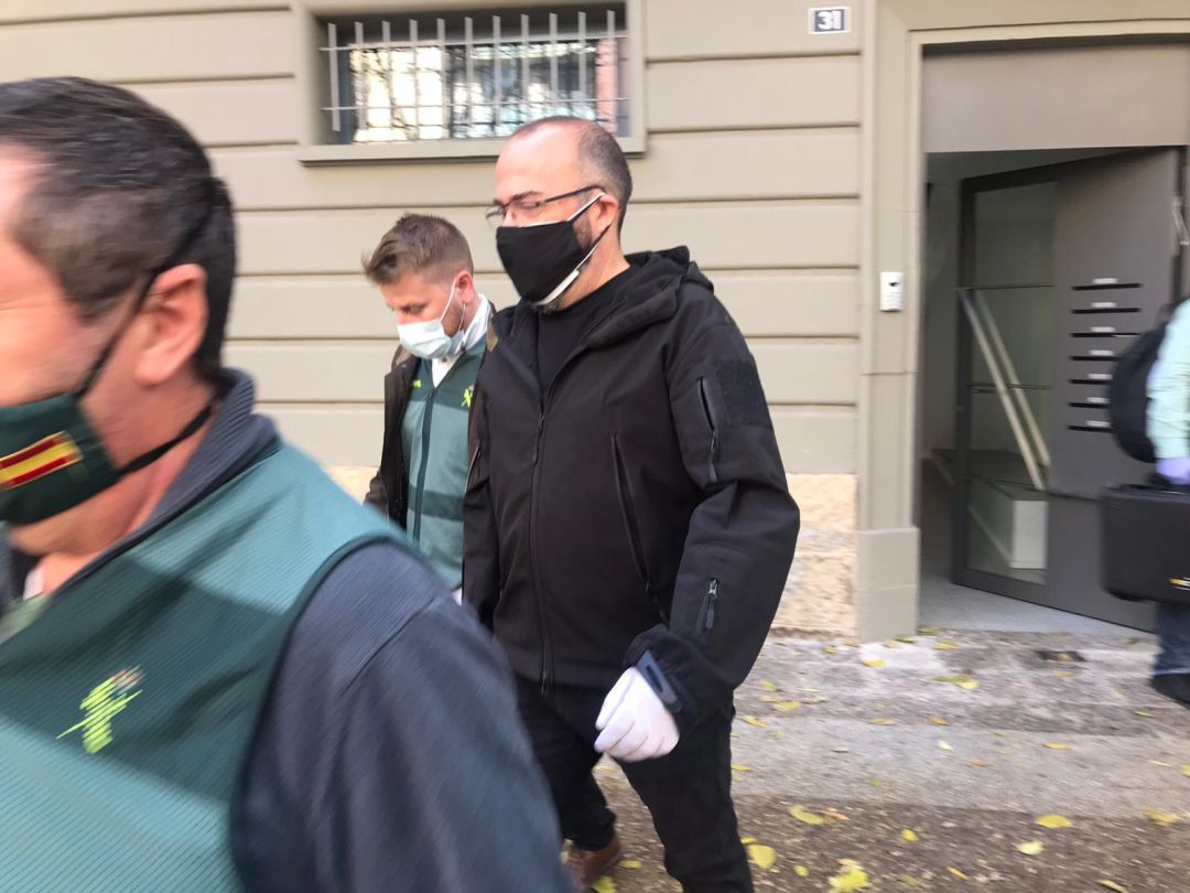 El moment en el que Josep Campmajó sortia del seu domicili El moment en el que Josep Campmajó sortia del seu domicili
