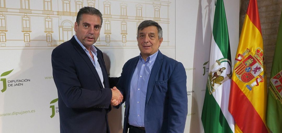 Ángel Vera y Joaquín Cuevas en una foto de archivo en la Diputación de Jaén. Ángel Vera y Joaquín Cuevas en una foto de archivo en la Diputación de Jaén.