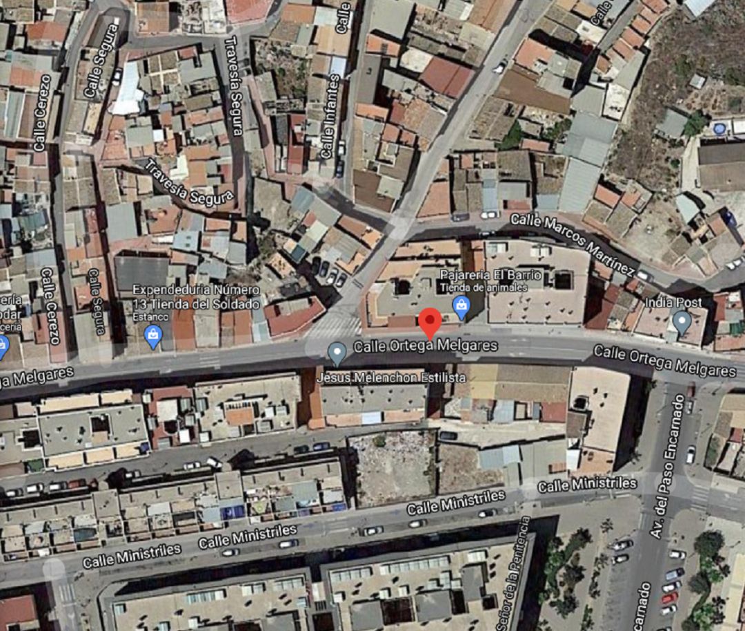 Una reyerta con armas blancas en la calle Ortega Melgares de Lorca terminó en la noche del lunes con un hombre muerto y otro herido grave Una reyerta con armas blancas en la calle Ortega Melgares de Lorca terminó en la noche del lunes con un hombre muerto y otro herido grave