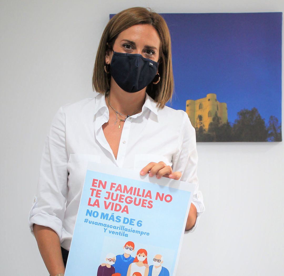 La alcaldesa de Archena, Patricia Fernández, ha presentado recientemente una nueva campaña de compromiso y responsabilidad para frenar la COVID-19 en su municipio, bajo el lema ‘En familia no te juegues la vida’ La alcaldesa de Archena, Patricia Fernández, ha presentado recientemente una nueva campaña de compromiso y responsabilidad para frenar la COVID-19 en su municipio, bajo el lema ‘En familia no te juegues la vida’
