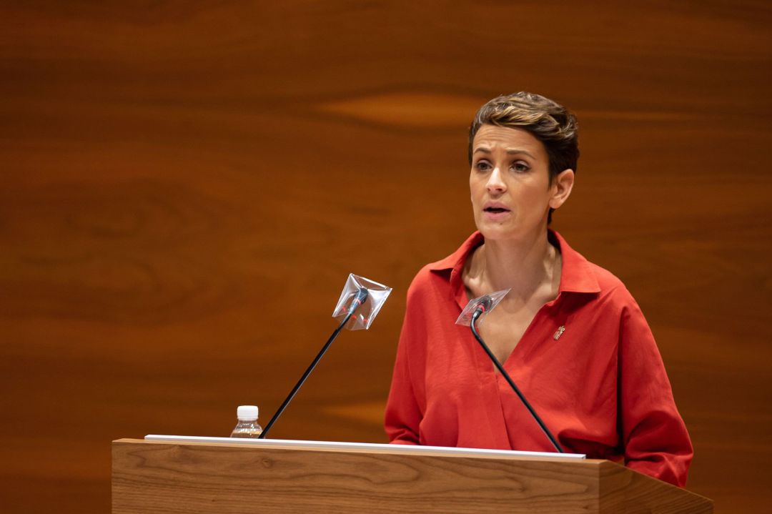 La presidenta del Gobierno de Navarra, María Chivite, durante su participación en el pleno del Parlamento de Navarra que celebra entre este jueves y viernes el Debate de política general sobre el Estado de la Comunidad Foral La presidenta del Gobierno de Navarra, María Chivite, durante su participación en el pleno del Parlamento de Navarra que celebra entre este jueves y viernes el Debate de política general sobre el Estado de la Comunidad Foral