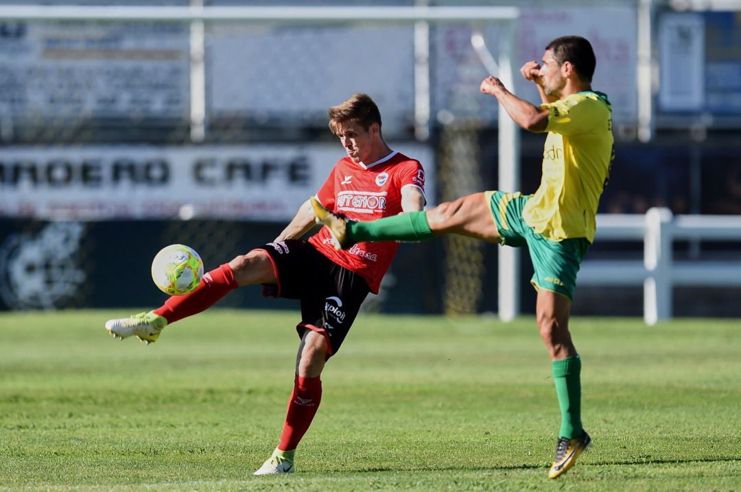 Bustillo (Laredo) ante Jorge Rodríguez (Trope) en el Play Off en Sarón Bustillo (Laredo) ante Jorge Rodríguez (Trope) en el Play Off en Sarón