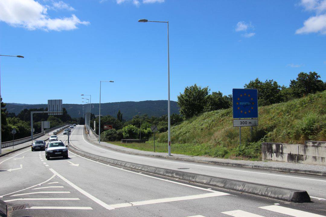Puente que une las localidades de Tomiño y Vila Nova de Cerveira. Puente que une las localidades de Tomiño y Vila Nova de Cerveira.