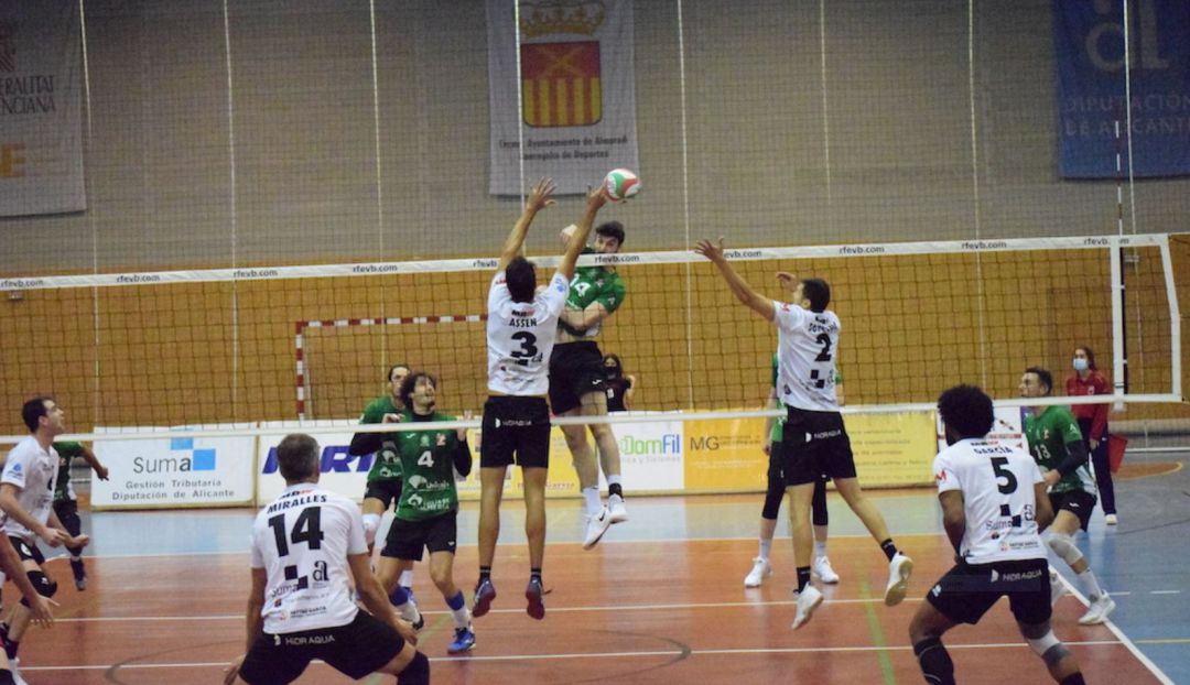 El Unicaja Almería tira de galones para vencer. El Unicaja Almería tira de galones para vencer.