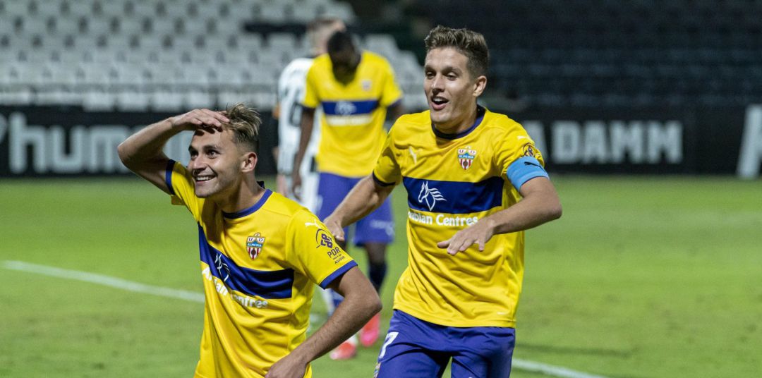 Villalba y Corpas celebrando el segundo gol en Castellón. Villalba y Corpas celebrando el segundo gol en Castellón.