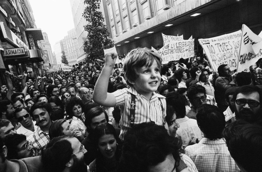 La archiconocida "foto del puñito" que el diario EL PAÍS ha elegido para anunciar la muestra que se expondrá en Puertollano desde el 30 de octubre La archiconocida "foto del puñito" que el diario EL PAÍS ha elegido para anunciar la muestra que se expondrá en Puertollano desde el 30 de octubre