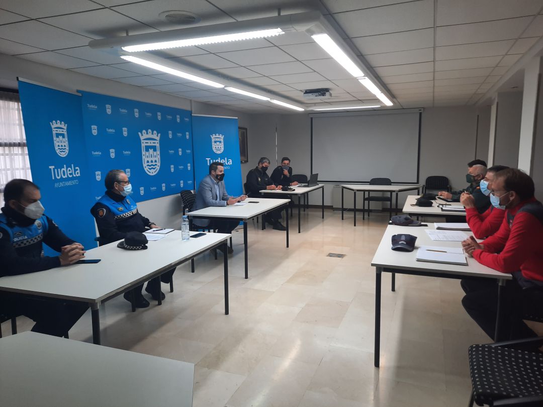 Policía Municipal, Policía Foral, Policía Nacional y Guardia Civil actualizan sus líneas de coordinación para el nuevo escenario Covid en Tudela Policía Municipal, Policía Foral, Policía Nacional y Guardia Civil actualizan sus líneas de coordinación para el nuevo escenario Covid en Tudela
