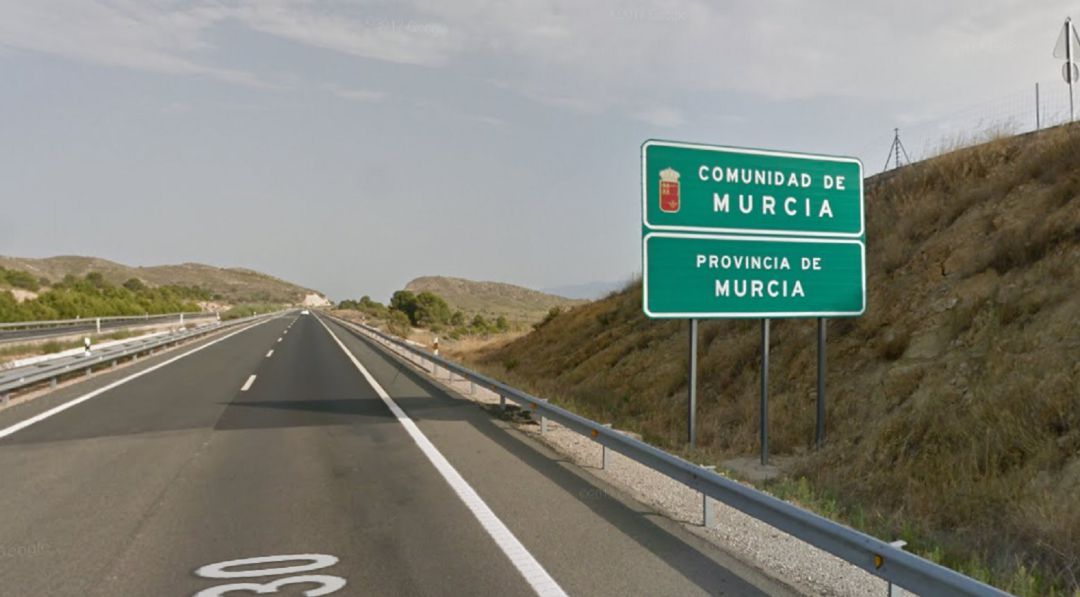 Este cartel en la A-30 anuncia a los conductores que vienen en dirección de Albacete que están entrando en la Región de Murcia Este cartel en la A-30 anuncia a los conductores que vienen en dirección de Albacete que están entrando en la Región de Murcia