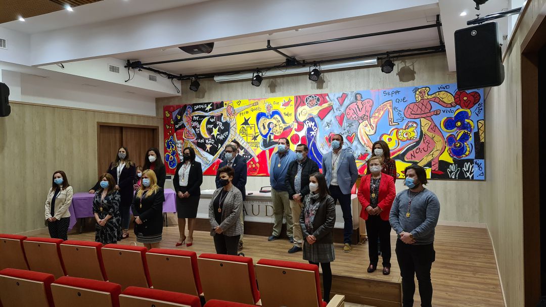 Foto de familia con la nueva concejala al finalizar el pleno Foto de familia con la nueva concejala al finalizar el pleno