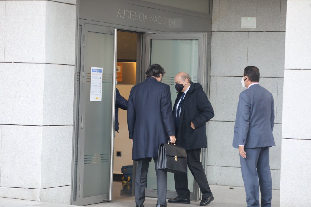 El exministro del Interior Jorge Fernández Díaz (c), a su llegada a la Audiencia Nacional donde ha declarado como investigado en la 'operación Kitchen' El exministro del Interior Jorge Fernández Díaz (c), a su llegada a la Audiencia Nacional donde ha declarado como investigado en la 'operación Kitchen'