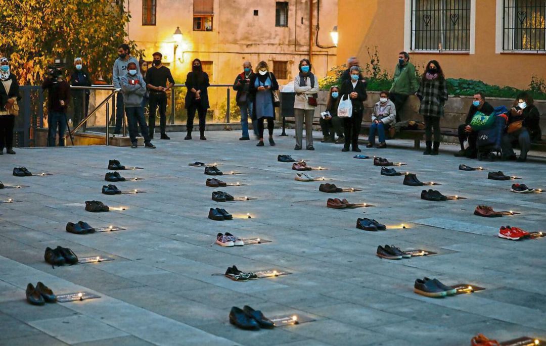 La Fundació Arrels ha rendido homenaje a las personas sin hogar fallecidas este año en Barcelona
La Fundació Arrels ha rendido homenaje a las personas sin hogar fallecidas este año en Barcelona