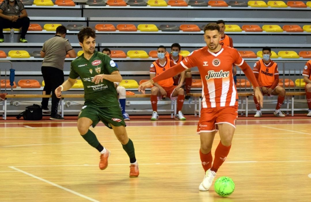 Andresito controlando el balón Andresito controlando el balón