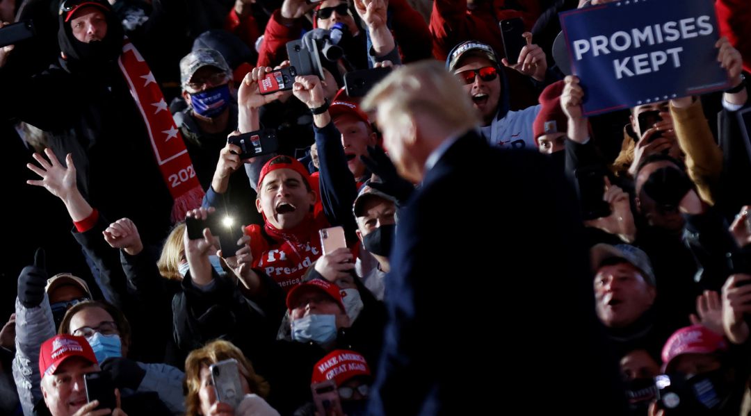 Varias personas sin mascarilla en un acto electoral de Donald Trump en Pensilvania el pasado 31 de octubre. Varias personas sin mascarilla en un acto electoral de Donald Trump en Pensilvania el pasado 31 de octubre.