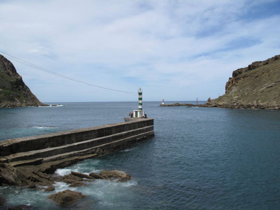 Bocana del puerto de Pasaia donde, al parecer, ha desaparecido el pescador. Imagen de archivo Bocana del puerto de Pasaia donde, al parecer, ha desaparecido el pescador. Imagen de archivo