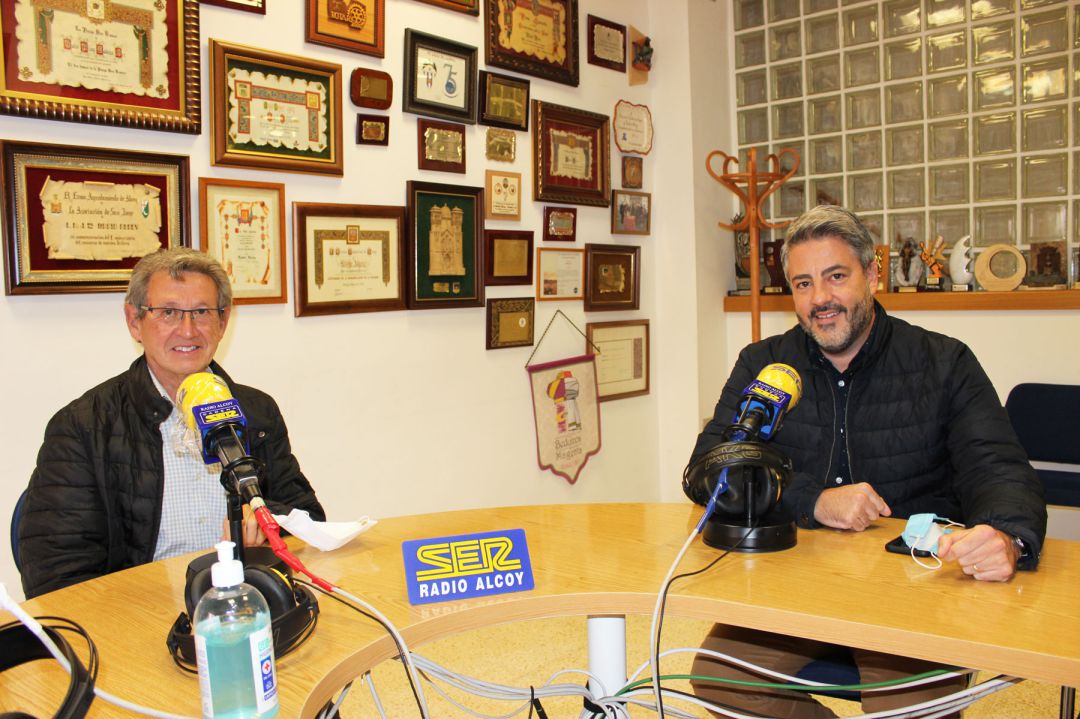 Paco Giménez y Pablo de Gracia, en los estudios de Radio Alcoy Paco Giménez y Pablo de Gracia, en los estudios de Radio Alcoy