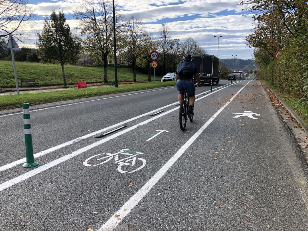 Nuevo tramo habilitado en la Avda. Letxunborro para ciclistas y peatones. Nuevo tramo habilitado en la Avda. Letxunborro para ciclistas y peatones.