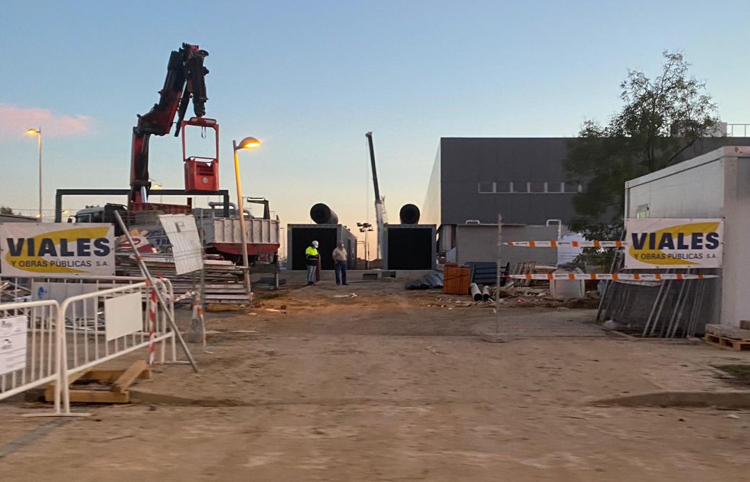 Estado del exterior del Hospital Isabel Zendal de Valdebebas en el mismo día, 31 de octubre, que acababa el plazo para entregar sus obras Estado del exterior del Hospital Isabel Zendal de Valdebebas en el mismo día, 31 de octubre, que acababa el plazo para entregar sus obras