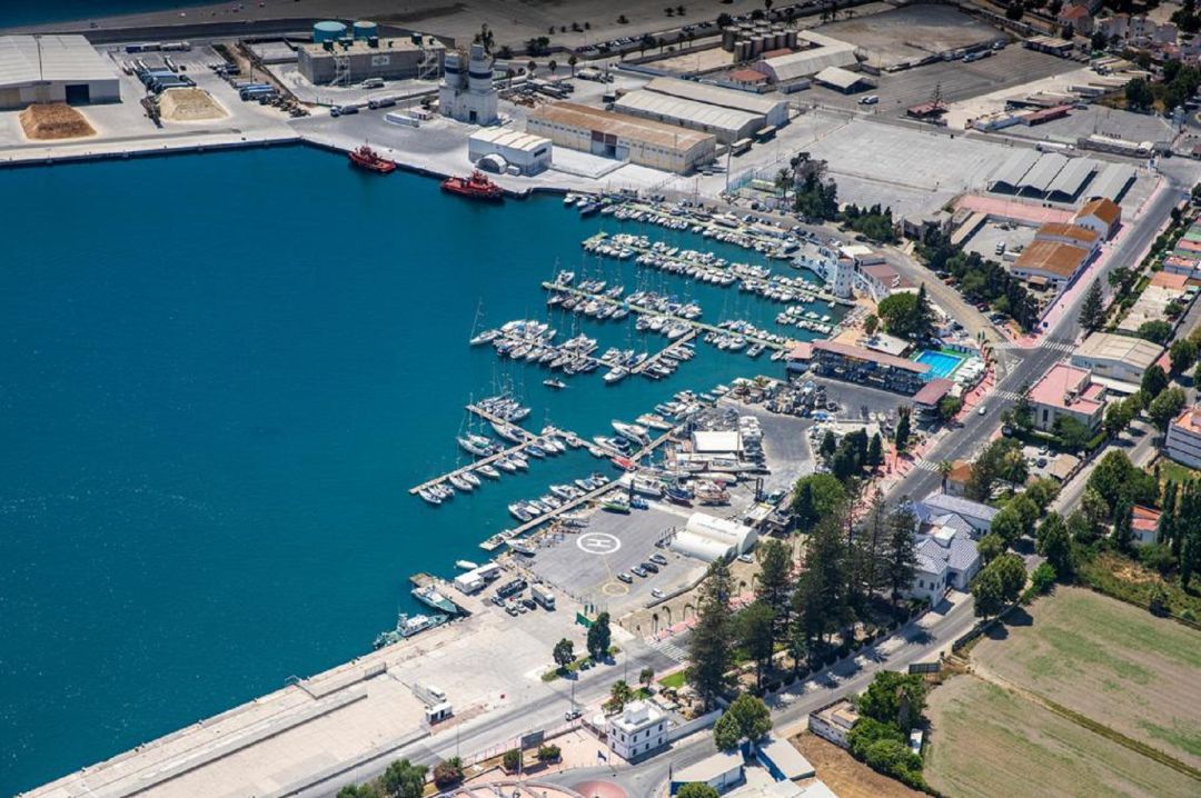 Vista aérea del Puerto de Motril donde se puede ver la ubicación de la construcción del nuevo varadero Vista aérea del Puerto de Motril donde se puede ver la ubicación de la construcción del nuevo varadero
