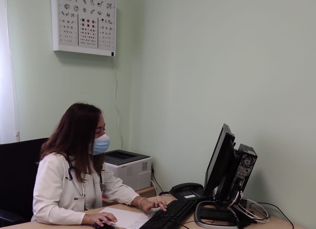 Imagen de la nueva pediatra que ha iniciado este lunes la atención a las familias en el consultorio local Imagen de la nueva pediatra que ha iniciado este lunes la atención a las familias en el consultorio local