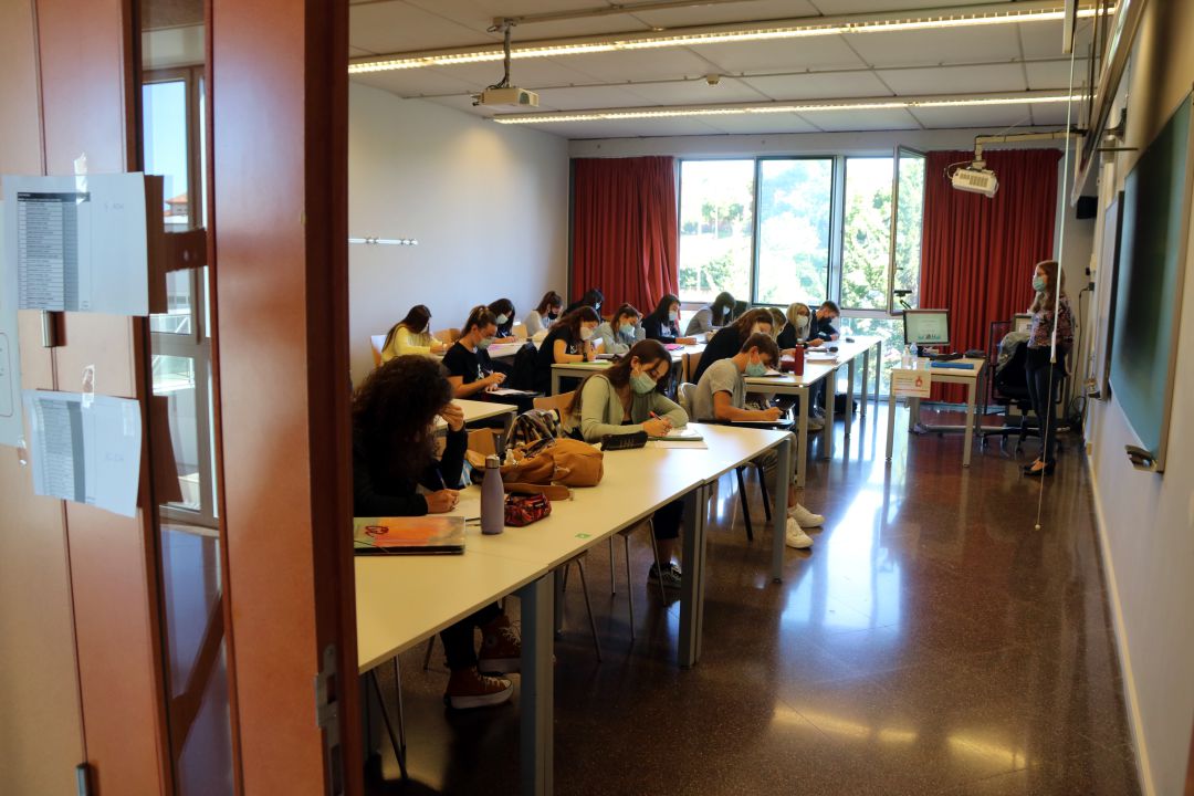 Àula de la URV durant el primer dia de classes Àula de la URV durant el primer dia de classes
