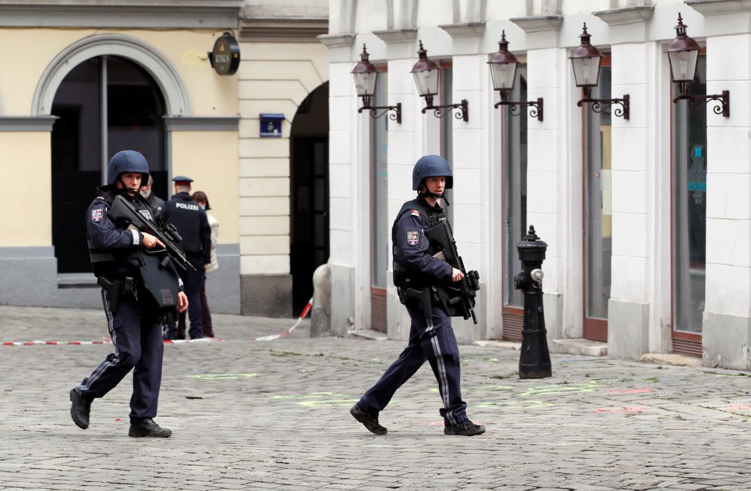 Policía en Viena tras los ataques. Policía en Viena tras los ataques.